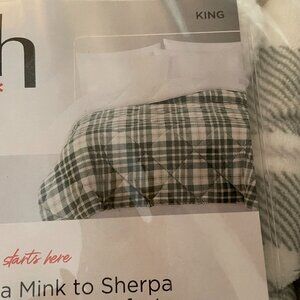 JCPenney DISCONTINUED. New! Cozy Ultra Mink to Sherpa Reversible KING Comforter